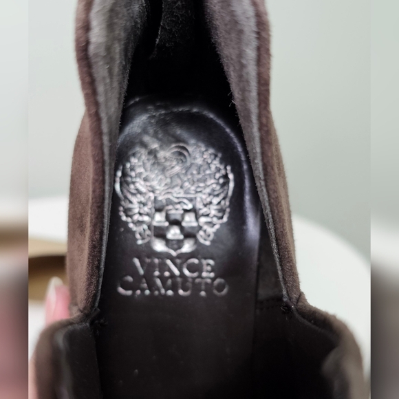 Vince Camuto Gigietta Suede Back Zip Chelsea Booties Brown Size 7.5 - Picture 13 of 14